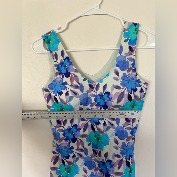 Knix Top Womens Medium Blue Floral Luxelift V-Neck Shapewear Slimming Tank - Picture 4 of 6
